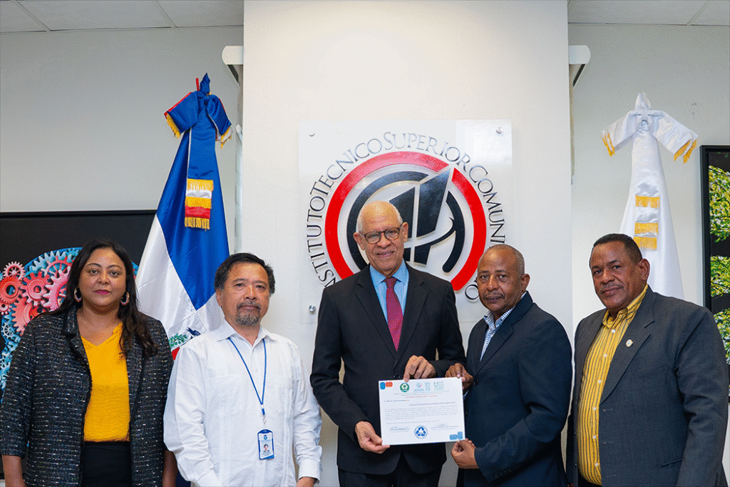 SPOGOMI-RD y ARESDE hacen entrega de certificado de reconocimiento al Instituto Técnico Superior Comunitario( ITSC) por su participación y compromiso en la primera Clasificatoria de SPOGOMI en RD