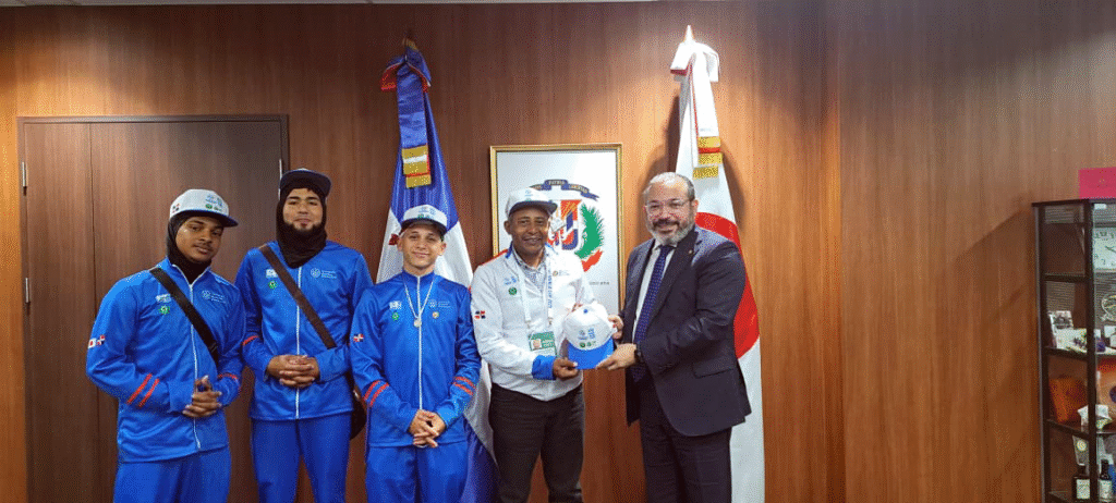 Ing. Rafael Montero, Director General de SPOGOMI en RD, realiza visita de cortesía al Excmo. Sr. Embajador de la República Dominicana en Japón, Edward Pérez