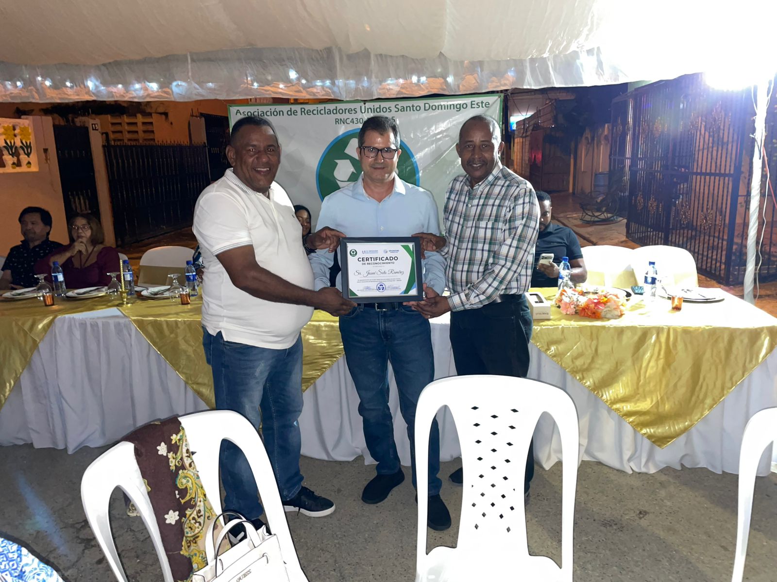 Encuentro navideño de ARESDE y SPOGOMI RD reúne a recicladores, directivos y comunidad